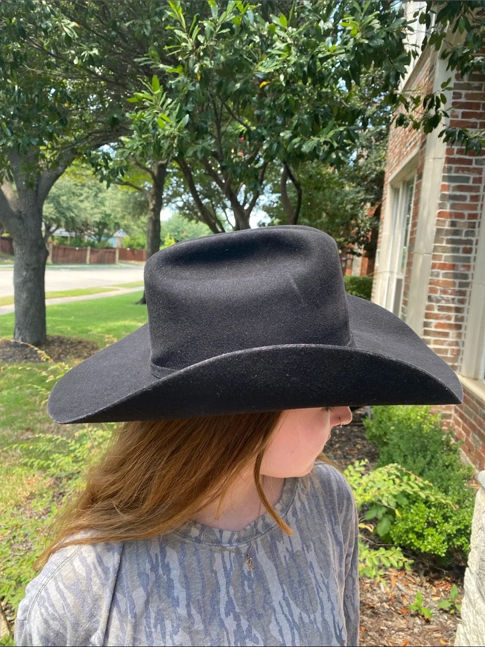 Larry Mahan 4X Classic Black Felt Cowboy Hat with gold buckle hatband